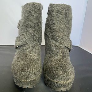 Cute grey fabric ankle boots, never worn